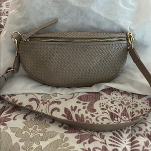 🤍 Quince Woven Leather Belt Bag / Crossbody 🤍 LIKE NEW